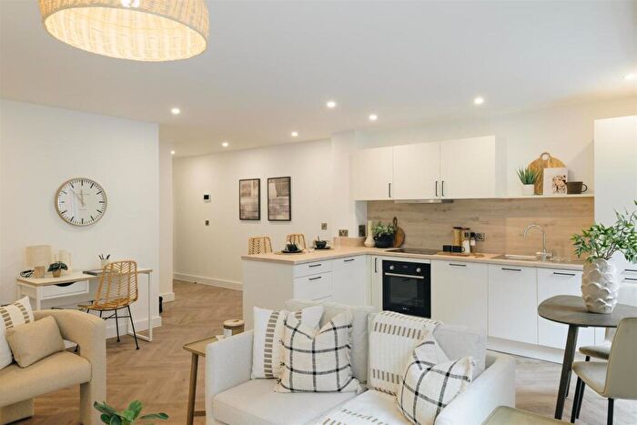 2 Bedroom Apartment To Rent In Chapmans Yard, Upper Gough Street, Birmingham, B1