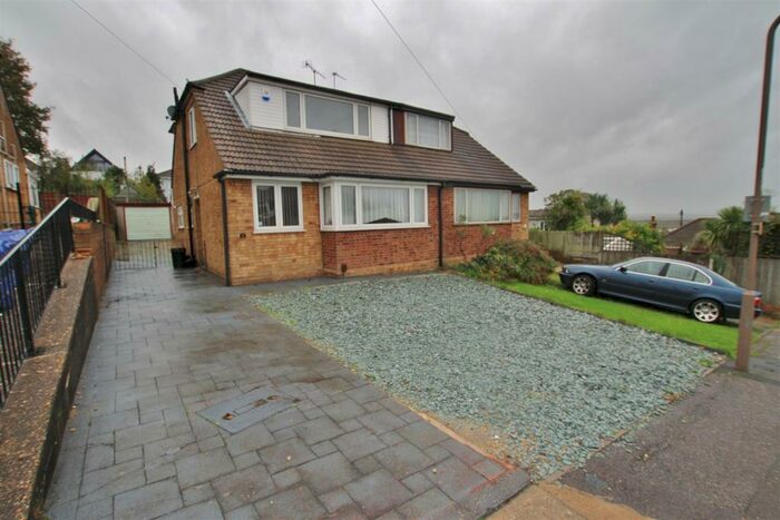 3 Bedroom Chalet To Rent In Karen Close, Benfleet, SS7