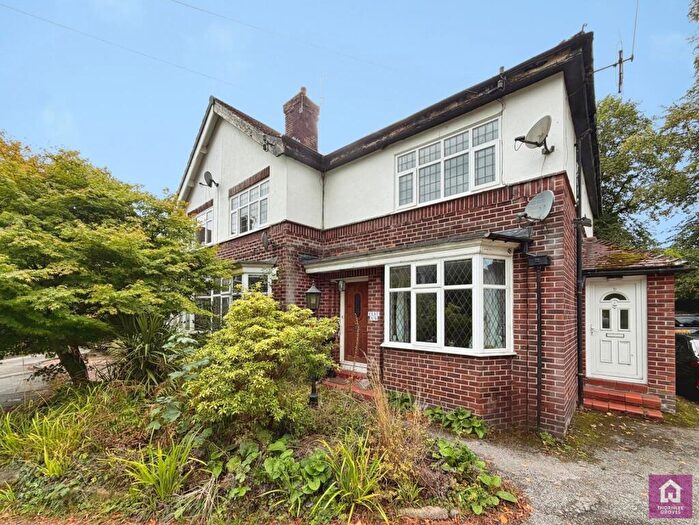 2 Bedroom Maisonette For Sale In Chiltern Gardens, Sale, Greater Manchester, M33