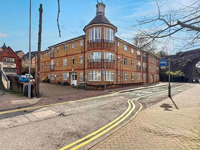 1 Bedroom Flat For Sale In Temple End, High Wycombe, HP13