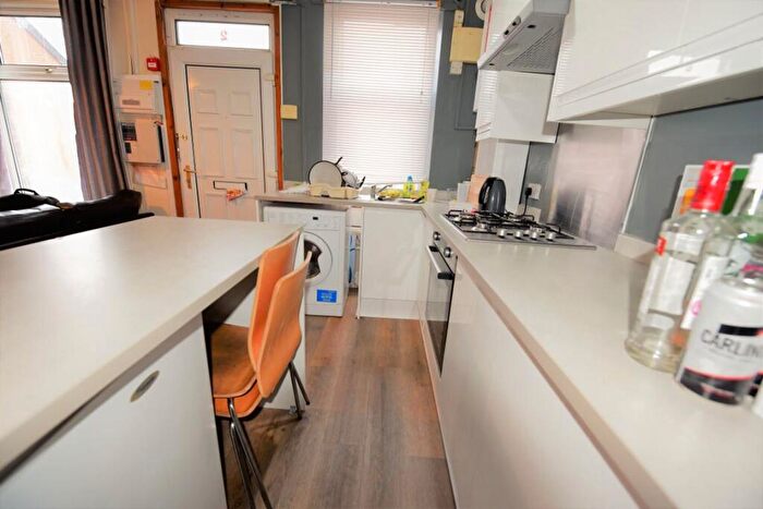 3 Bedroom House To Rent In Hessle Walk, LS6