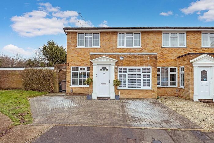 3 Bedroom Semi Detached House For Sale In Rye Close, Maidenhead, Berkshire, SL6