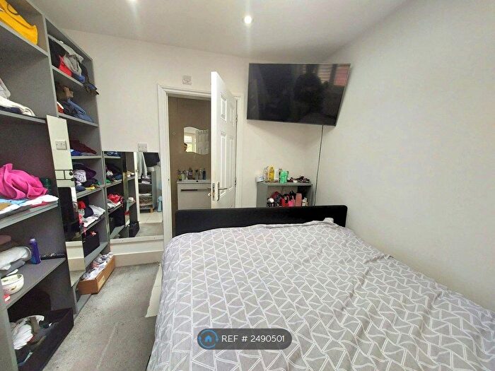 4 Bedroom Semi-Detached House To Rent In St. Davids Drive, Edgware, HA8
