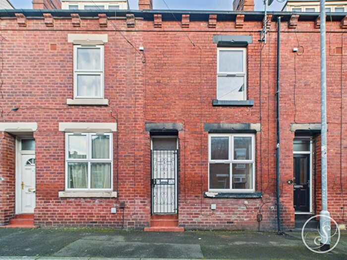 Terraced House For Sale In Victoria Grove, Leeds, LS9