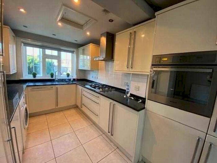 3 Bedroom Semi-Detached House To Rent In Miradorcrescent, Wexham SL2