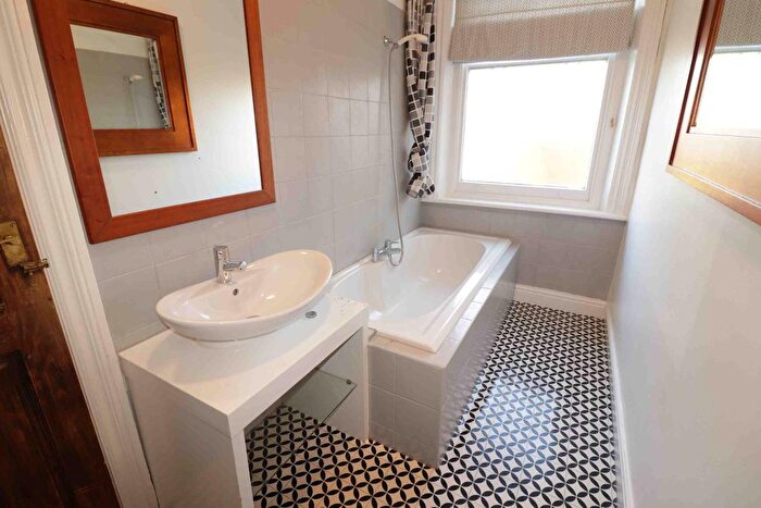 1 Bedroom Flat To Rent In Wickham Road, Beckenham, BR3