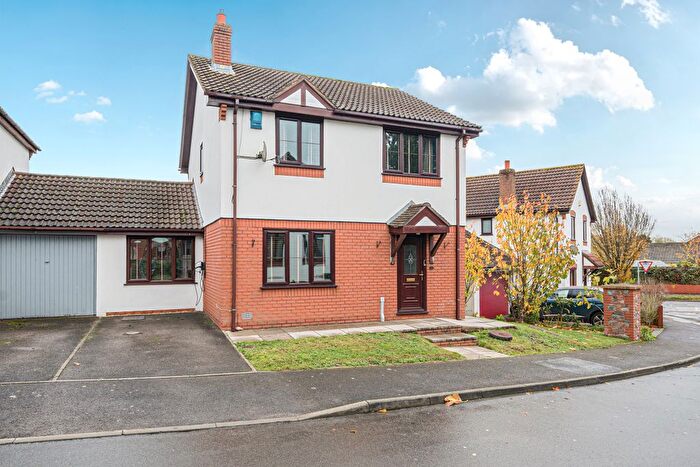 4 Bedroom Link Detached House For Sale In Creechberry Orchard, Taunton, TA1