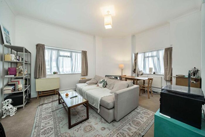 2 Bedroom Flat To Rent In Crystal Palace Road, East Dulwich, SE22