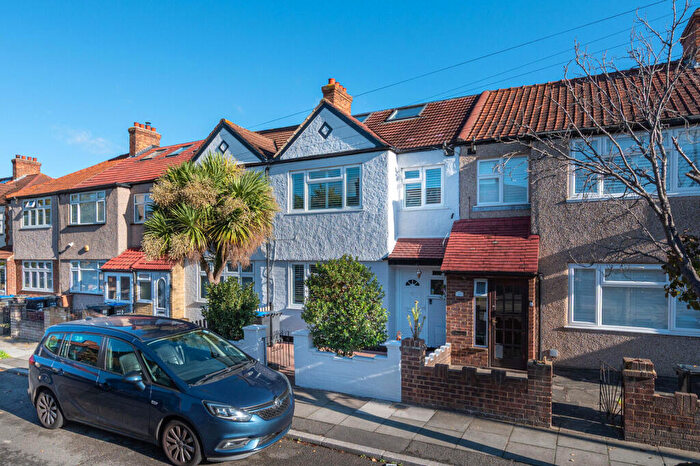 5 Bedroom Terraced House For Sale In Vale Road, Mitcham, CR4