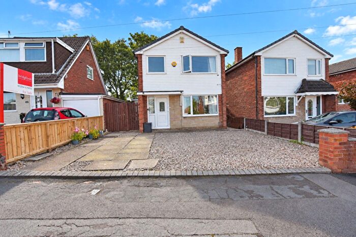 3 Bedroom Detached House For Sale In Banbury Close, Blackburn, Lancashire, BB2