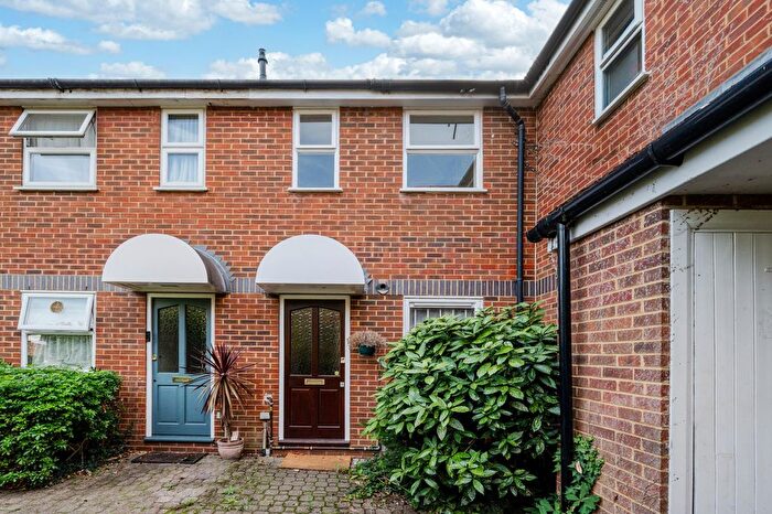 2 Bedroom Property For Sale In Manor Vale, Brentford, TW8