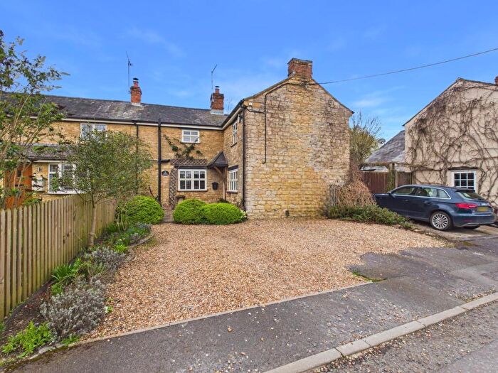 3 Bedroom Semi Detached House For Sale In Cattle End, Silverstone, NN12