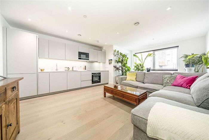 2 Bedroom Flat For Sale In Wyndham Road, Camberwell, SE5