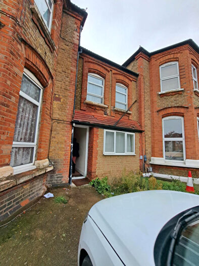2 Bedroom Flat To Rent In Ilford, Essex, IG1