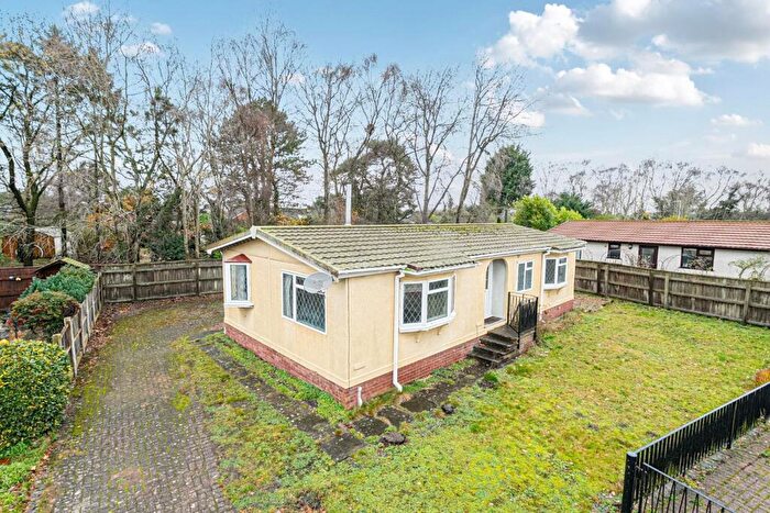 2 Bedroom Park Home For Sale In Oaklands Park, Roughton Moor, Woodhall Spa, LN10