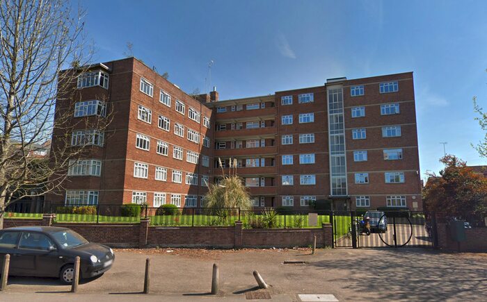 2 Bedroom Flat To Rent In Kingston Hill, Kingston Upon Thames, KT2