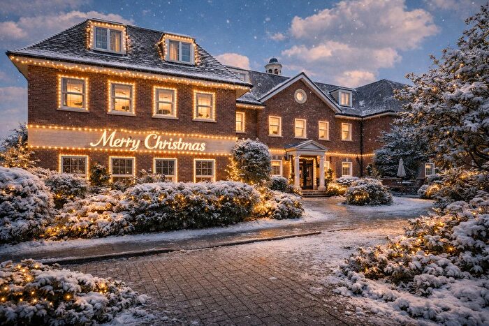 2 Bedroom Flat For Sale In Stanford Orchard, Horsham, RH12