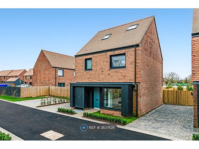 4 Bedroom Detached House To Rent In Medland Close, Cranleigh, GU6