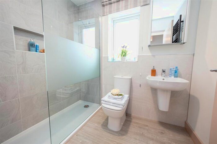 2 Bedroom Bungalow For Sale In The Poppyfields, Collingham, Newark, NG23