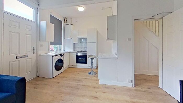 4 Bedroom Terraced House To Rent In Ebor Mount, Hyde Park, Leeds, LS6