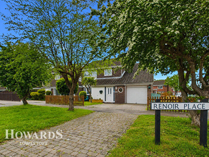 4 Bedroom Link Detached House For Sale In Renoir Place, Lowestoft, NR32