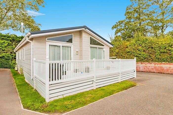 2 Bedroom Mobile/park Home For Sale In Warren Road, Dawlish Warren, Dawlish, EX7