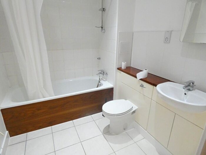 2 Bedroom Apartment To Rent In Tay Court, Meath Crescent, Bethnal Green, E2