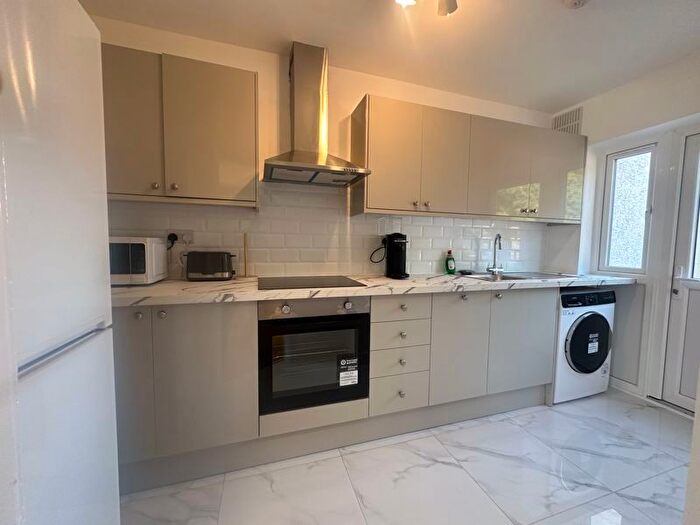 2 Bedroom Flat To Rent In Barnard Gardens, Hayes, UB4
