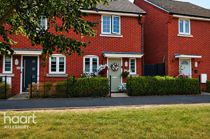 2 Bedroom Semi-Detached House For Sale In Paradise Orchard, Aylesbury, HP18