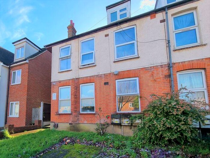 2 Bedroom Flat To Rent In Carlton Avenue, Westcliff-On-Sea, SS0