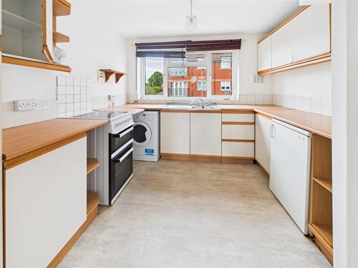 2 Bedroom Apartment To Rent In Primrose Hill, Chelmsford, CM1