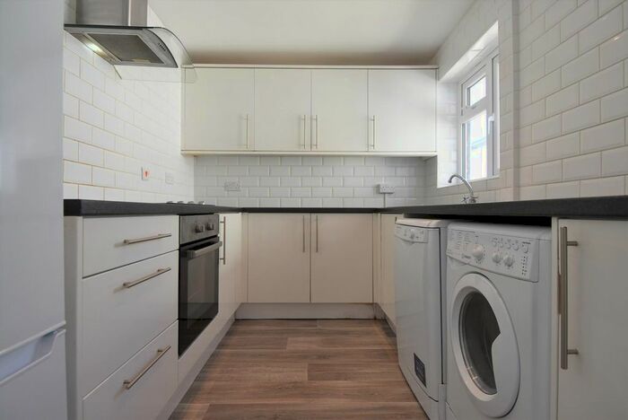 3 Bedroom Flat To Rent In High Street, Stapleton, Bristol, BS16