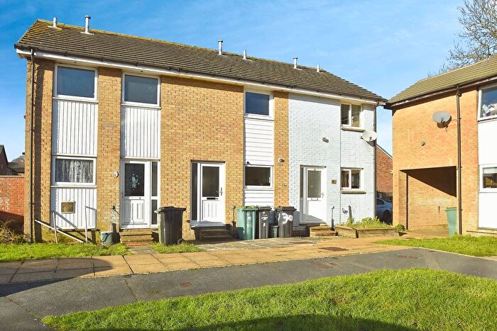 2 Bedroom Terraced House To Rent In Alvington Manor View, Newport, PO30