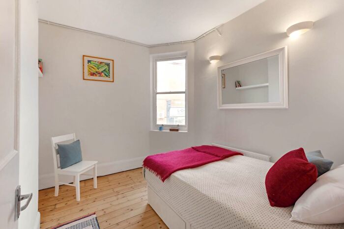 1 Bedroom Flat To Rent In Fulham Palace Road, London, W6