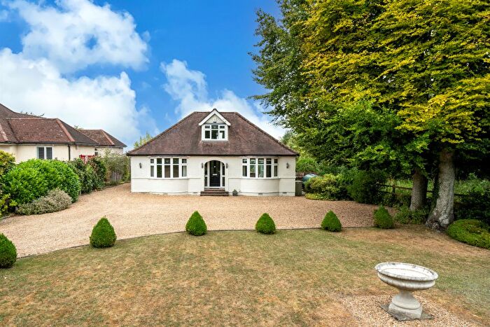 3 Bedroom Detached Bungalow For Sale In Tring Hill, Tring, HP23