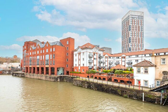 2 Bedroom Apartment To Rent In Ferrymans Court - City Centre, BS2
