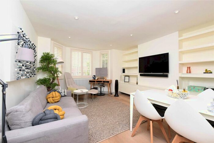 2 Bedroom Flat To Rent In Waterloo Court, Frogmore, London, SW18