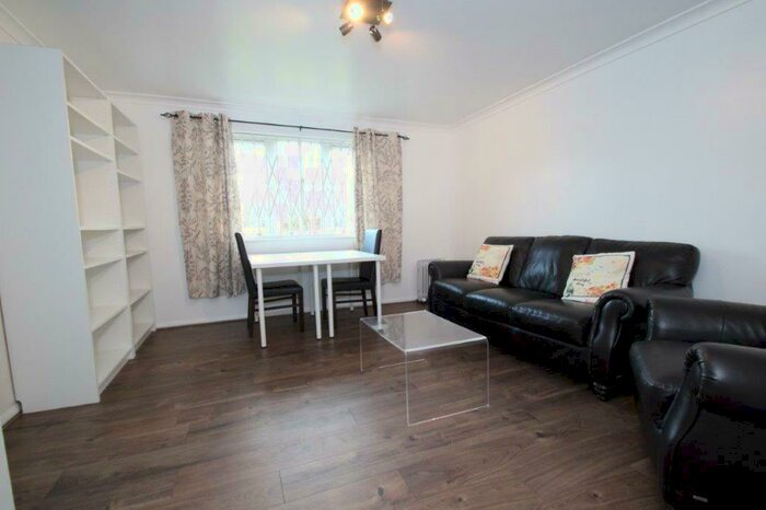 2 Bedroom Apartment To Rent In John Silkin Lane, Surrey Quays, SE8