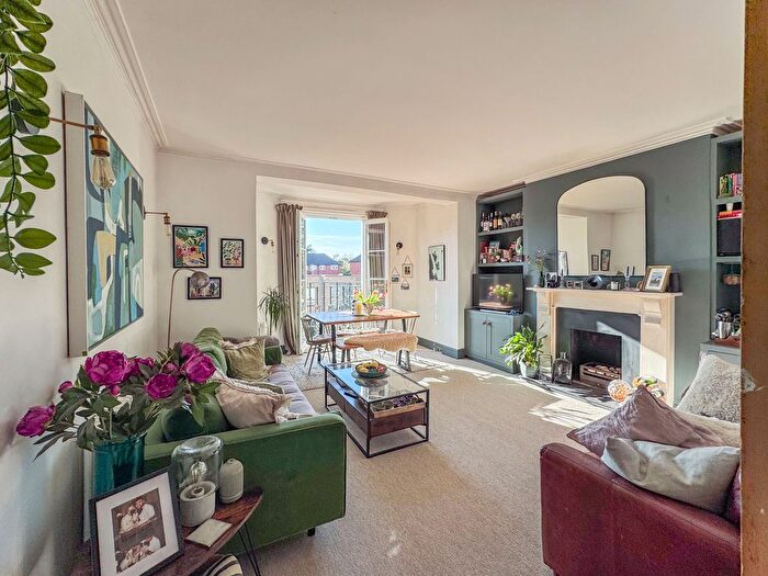 1 Bedroom Flat For Sale In Ewell Road, Surbiton, KT6