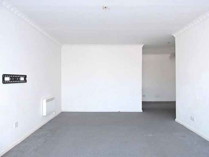 2 Bedroom Flat For Sale In Putney Road, Enfield, Middlesex, EN3