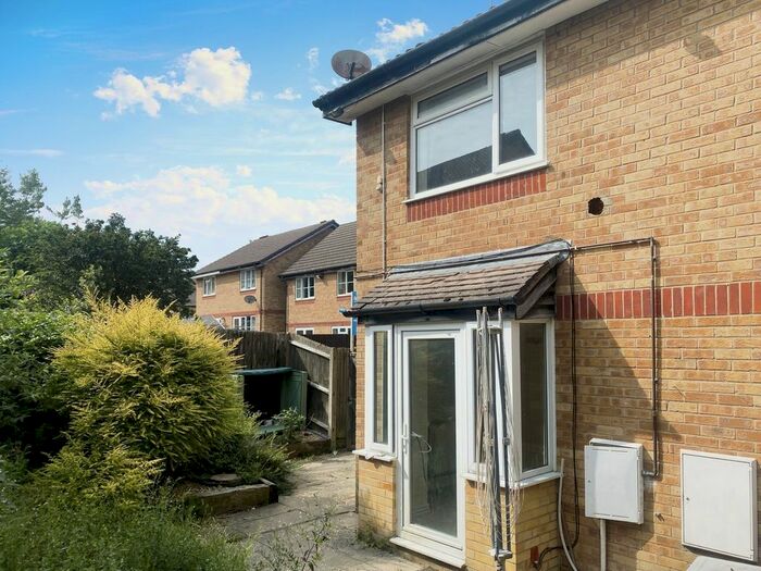 1 Bedroom Terraced House To Rent In Rosedale Avenue, Banbury, Oxon, OX16