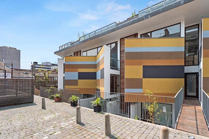 2 Bedroom Apartment For Sale In Mears Close, London, E1