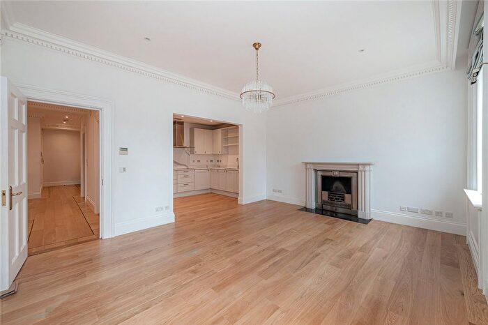 2 Bedroom Flat To Rent In Curzon Square, Mayfair, London, W1J