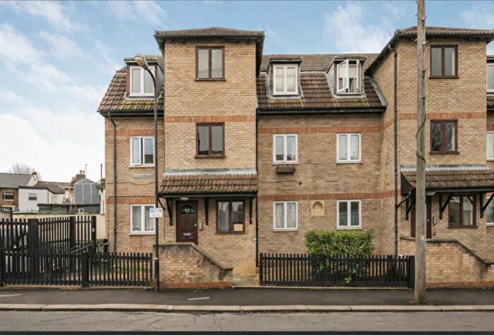 1 Bedroom Flat For Sale In Raglan Road, London, E17