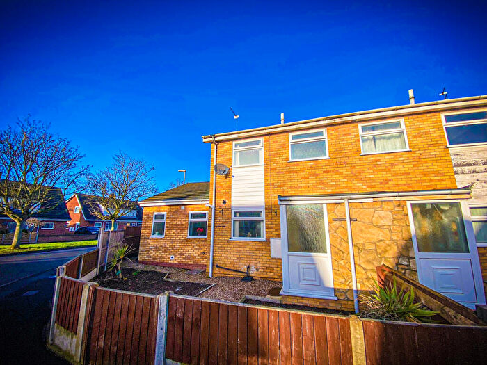 4 Bedroom Semi-Detached House To Rent In Renfrew Close, Lincoln, LN5