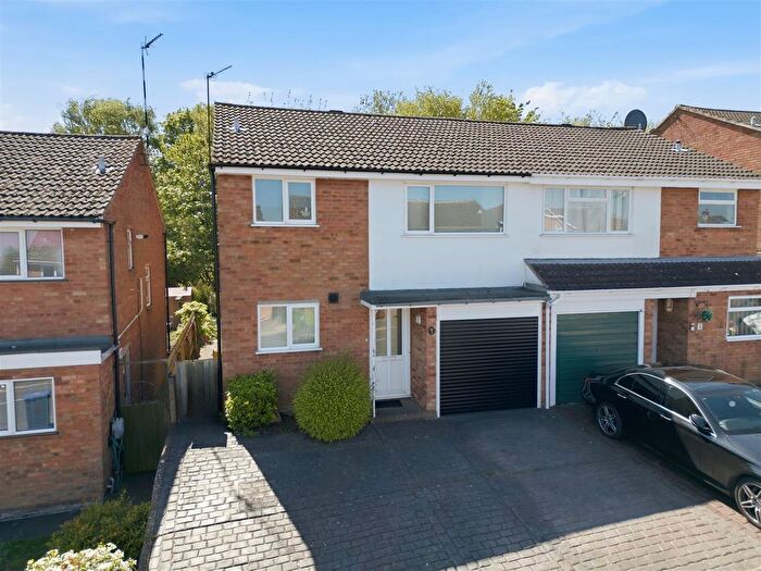 3 Bedroom Semi Detached House For Sale In Cotterills Close, Whitnash, Leamington Spa, CV31