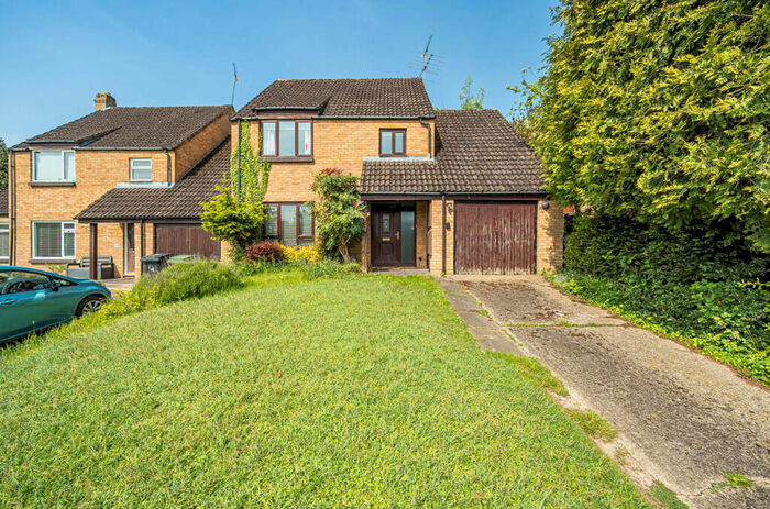 4 Bedroom Link Detached House For Sale In Marshall Close, Purley On Thames, Reading, RG8