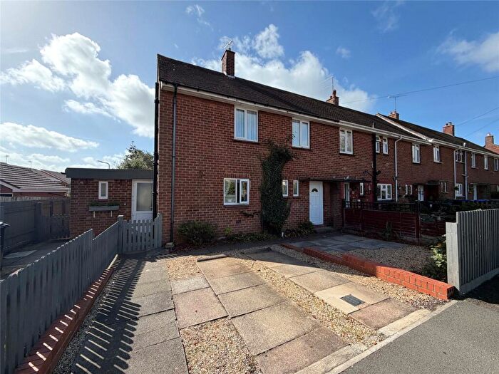 3 Bedroom Semi-Detached House For Sale In Byfield Road, Woodford Halse, Northamptonshire, NN11