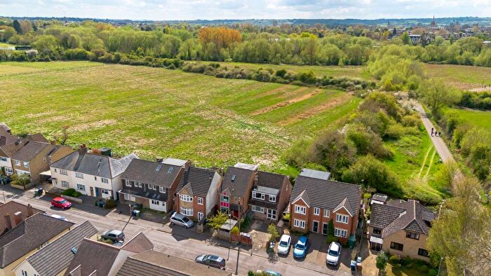 3 Bedroom Detached House For Sale In Ferry Road, Marston, OX3