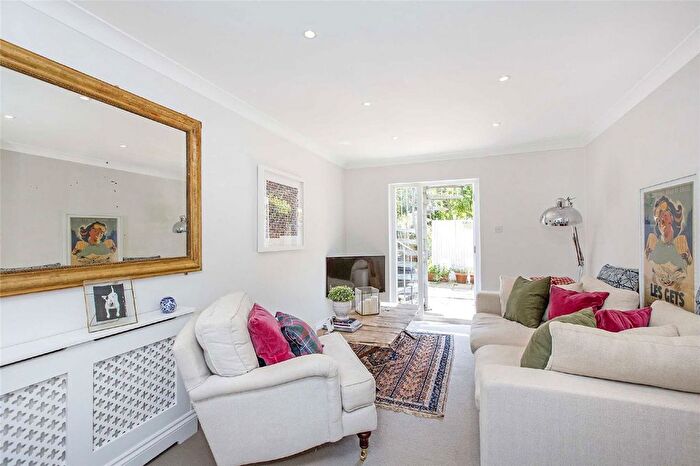 2 Bedroom Flat To Rent In Hazlebury Road, Fulham, London, SW6